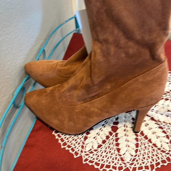 NWT over the knee high boot with zip side. Size 40 or 9 - Picture 8 of 9